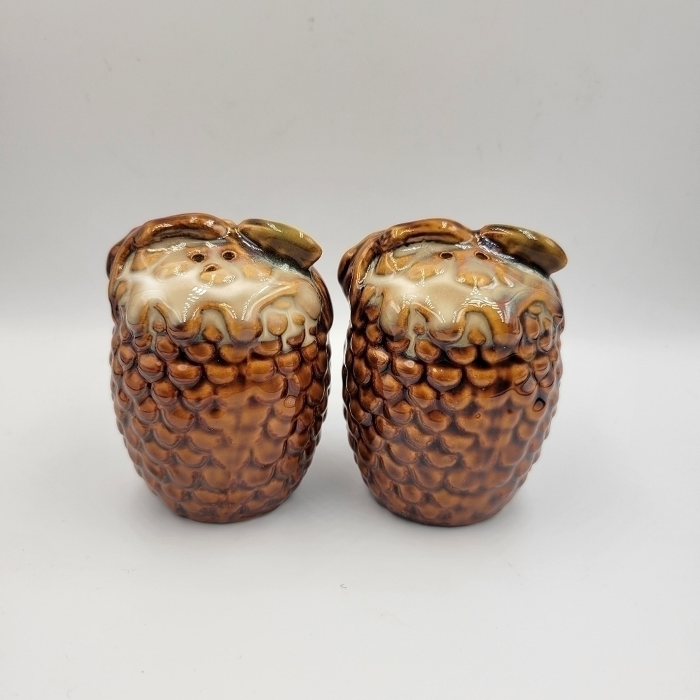 Vtg Acorn Ceramic Salt & Pepper Shakers